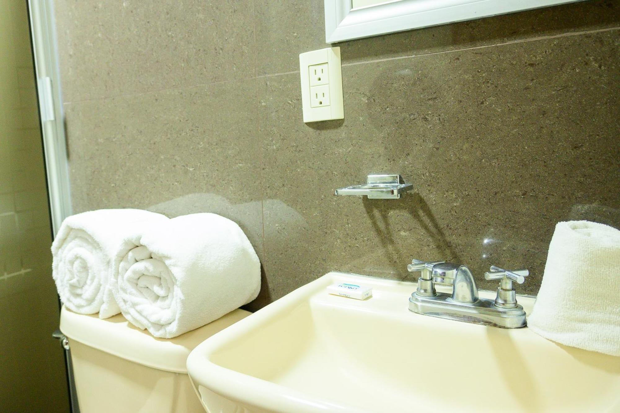 Hotel Acuario En Ocotlan Екстериор снимка